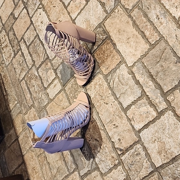 Kayleen By Los Angeles Hilde Nude Heels - Picture 8 of 10